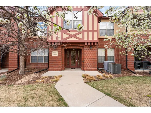 a view of an ocean view