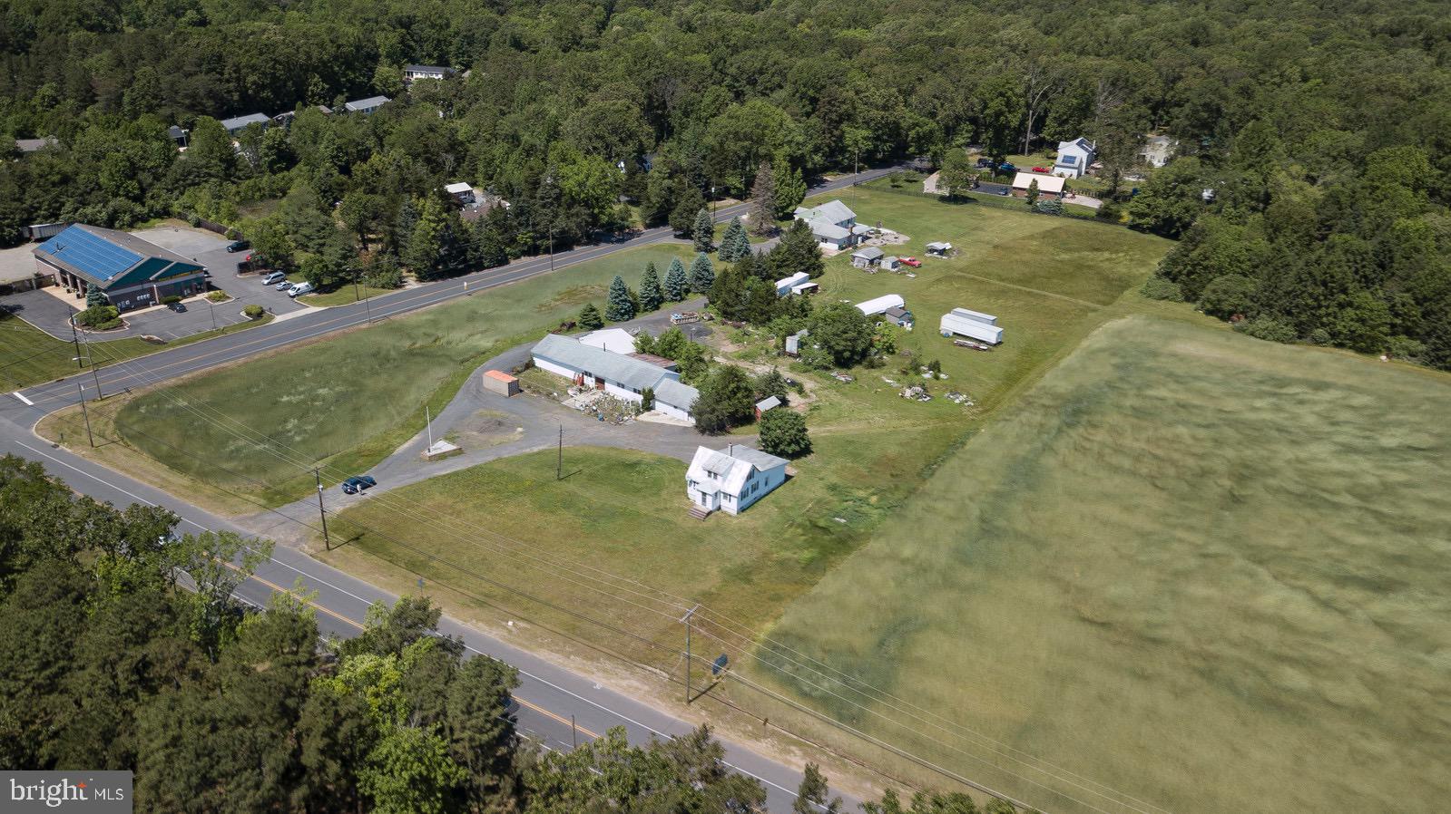 308 East Millstream Road Cream Ridge, NJ 08514 - Photo 4 of 46