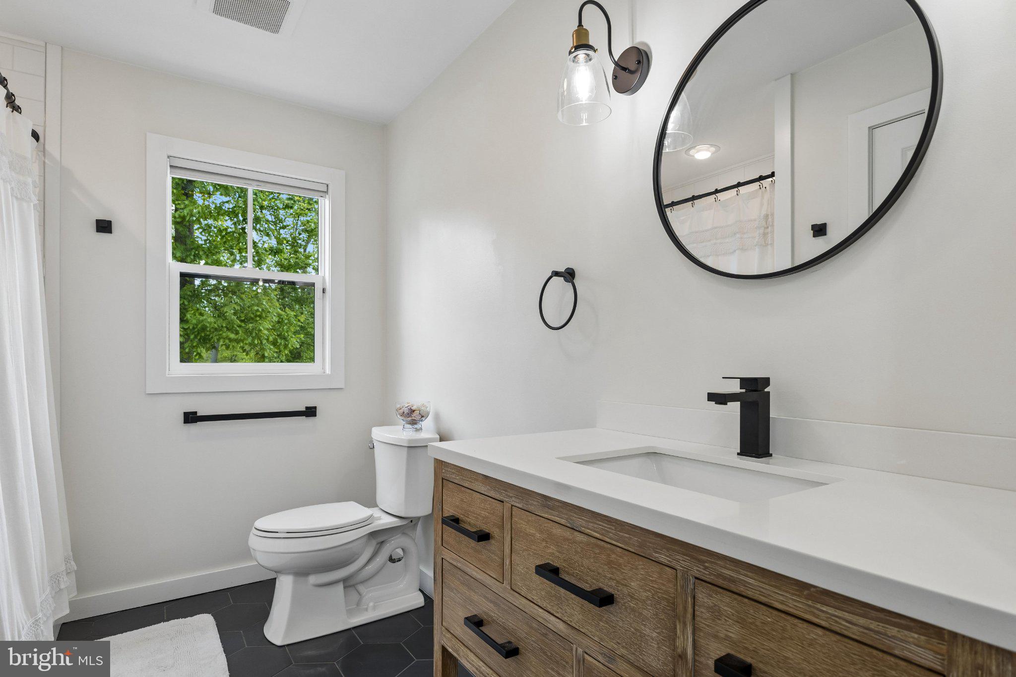 9816 Fairlee Road Chestertown, MD 21620 - Photo 32 of 48 Hallway full bathroom
