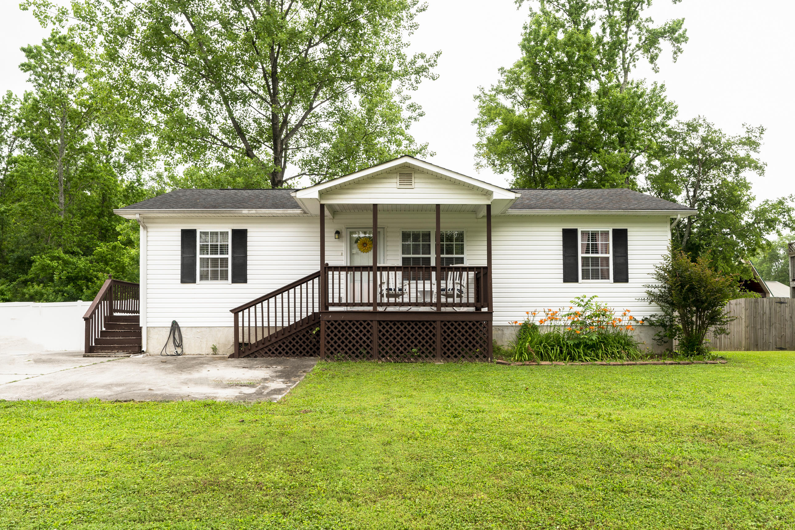 1856 Prigmore Road Chattanooga, TN 37412 - Photo 1 of 11 front yard
