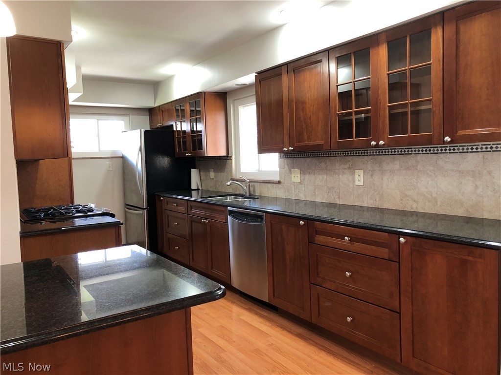 8040 Longview Road Broadview Heights, OH 44147 - Photo 5 of 28 Kraftmaid Cabinets & Granite Counters