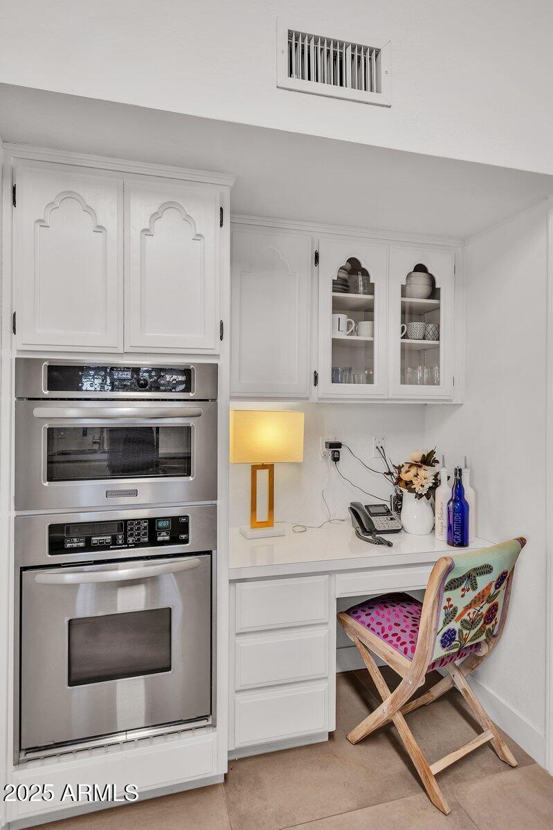7614 East Gila Bend Road Scottsdale, AZ 85258 - Photo 7 of 36 a kitchen with a stove and a microwave