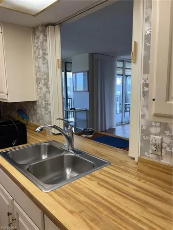 $6,200 | 15 Bluebill Avenue, Unit 1006, Naples, FL 34108