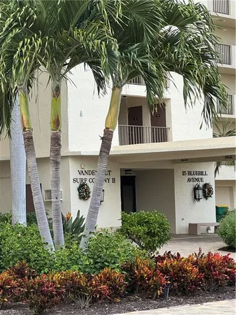 $6,200 | 15 Bluebill Avenue, Unit 1006, Naples, FL 34108