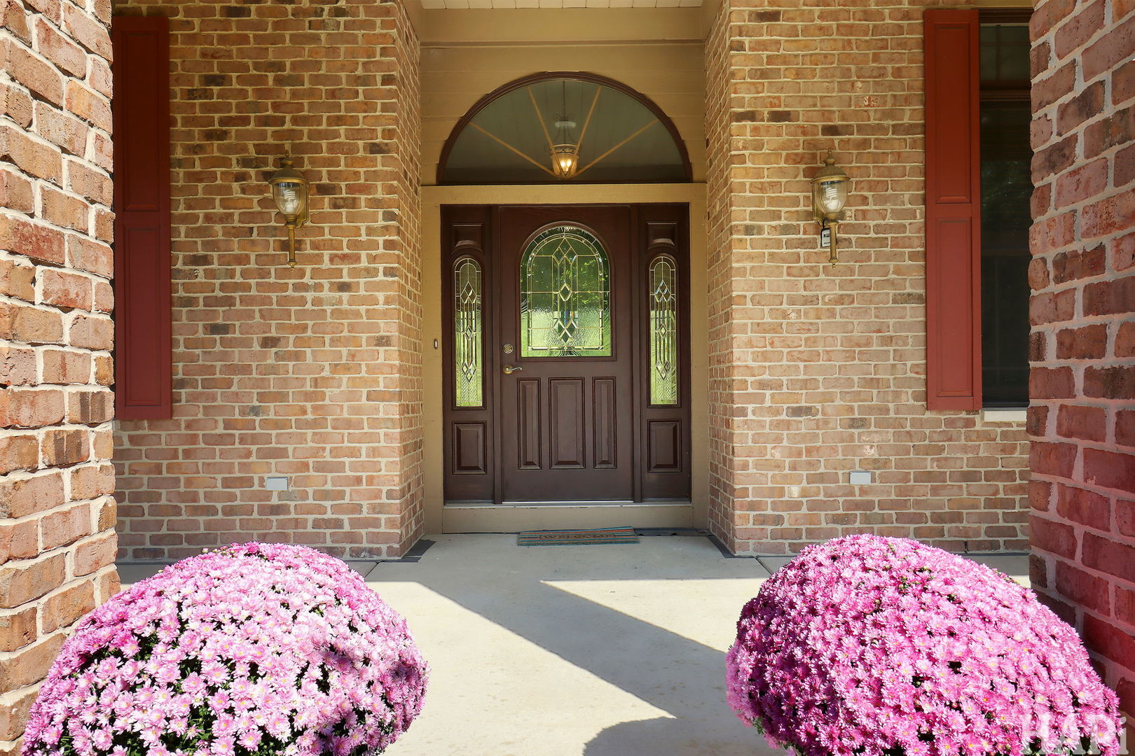 9014 Glacier Ridge Richmond, IL 60071 - Photo 47 of 48 a front view of a house with a garden