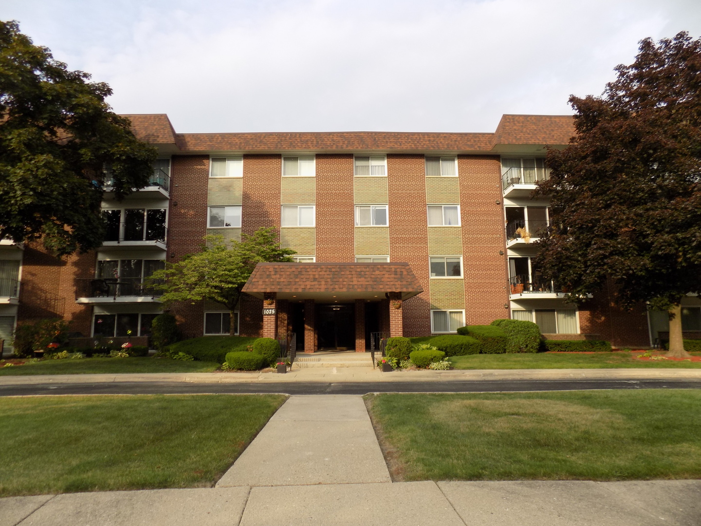 1025 South Fernandez Avenue, Unit 3M Arlington Heights, IL 60005 - Photo 1 of 20 a front view of a house with a yard