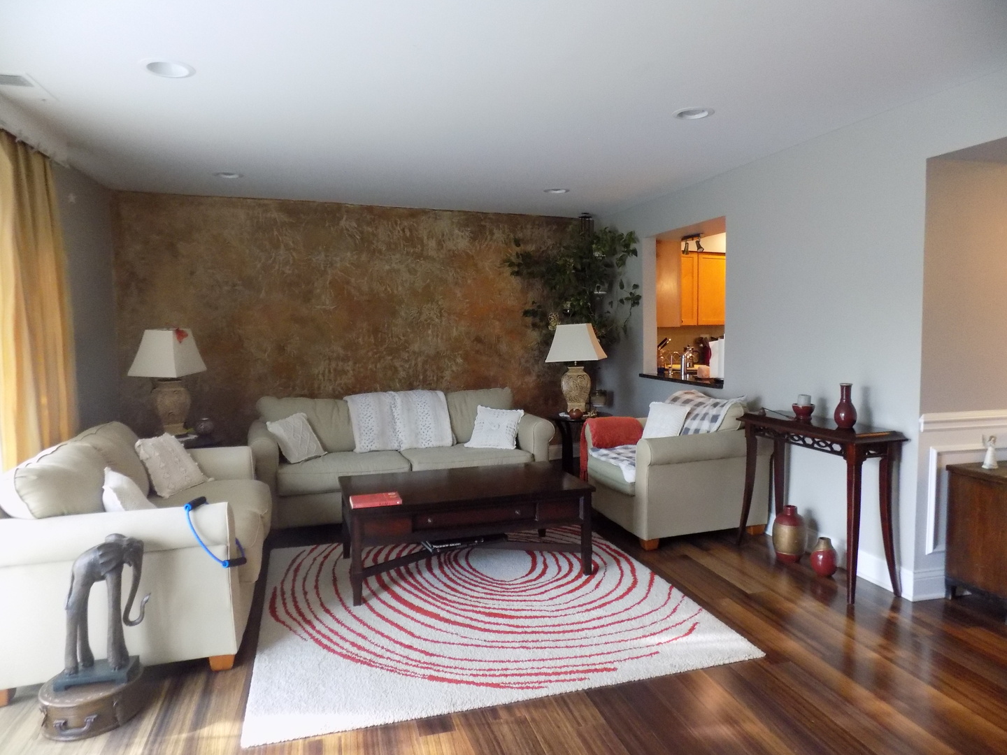 1025 South Fernandez Avenue, Unit 3M Arlington Heights, IL 60005 - Photo 11 of 20 a living room with furniture and a wooden floor