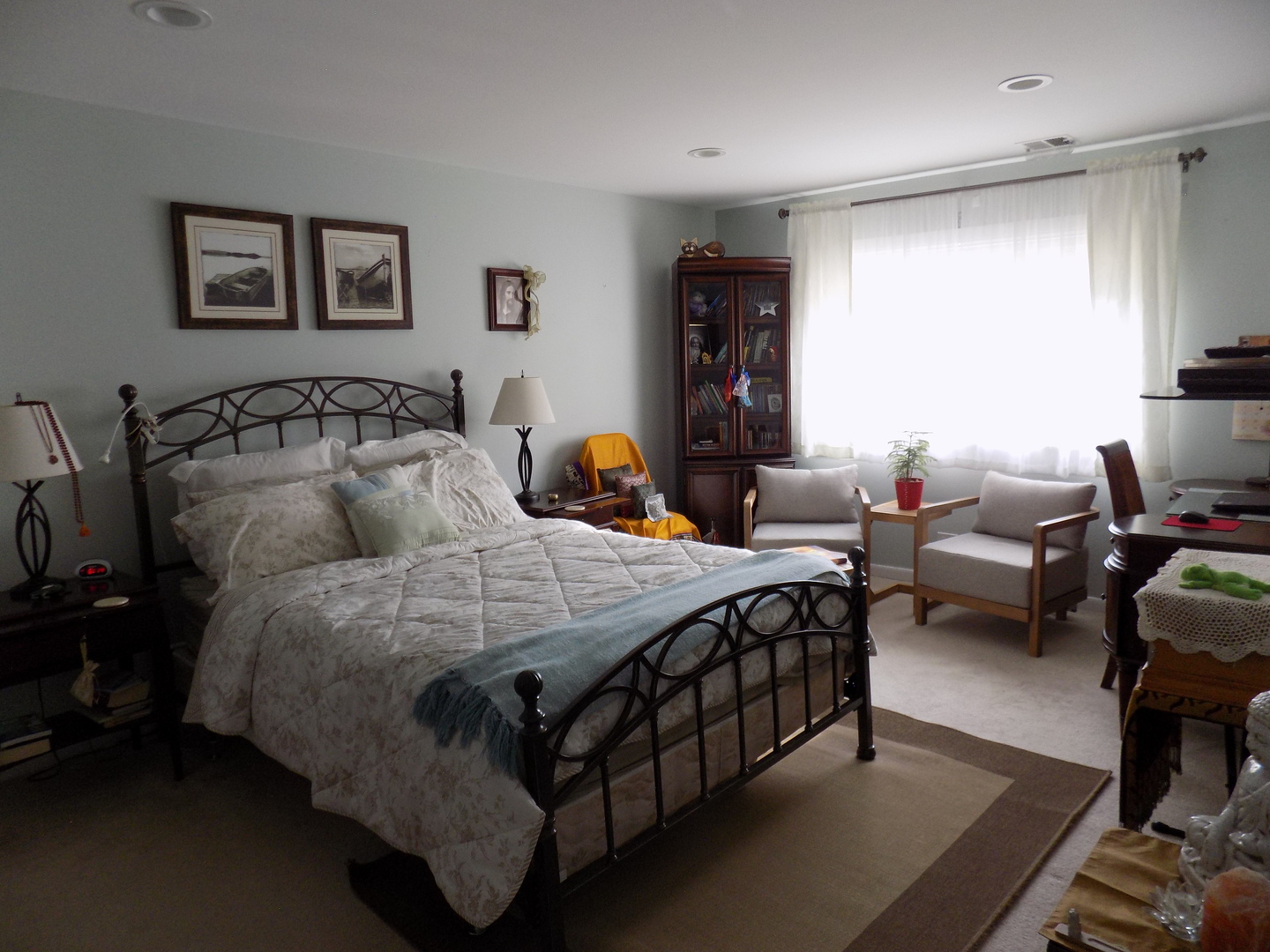 1025 South Fernandez Avenue, Unit 3M Arlington Heights, IL 60005 - Photo 12 of 20 a bedroom with a bed couch and a window