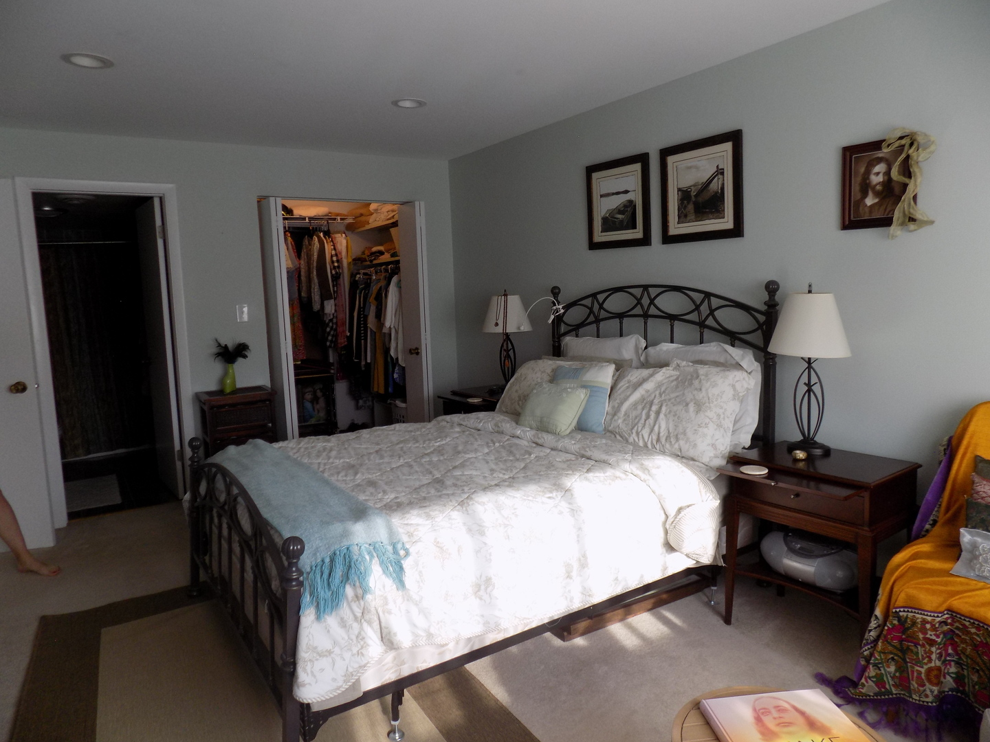 1025 South Fernandez Avenue, Unit 3M Arlington Heights, IL 60005 - Photo 13 of 20 a bedroom with bed and a closet