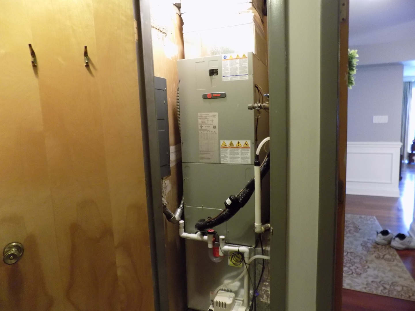 1025 South Fernandez Avenue, Unit 3M Arlington Heights, IL 60005 - Photo 18 of 20 a bathroom with a shower