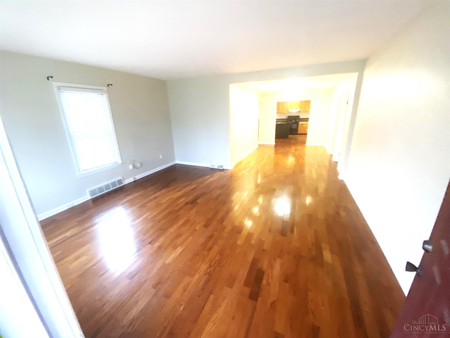 944 Phillips Road Cincinnati, OH 45230 - Photo 2 of 20