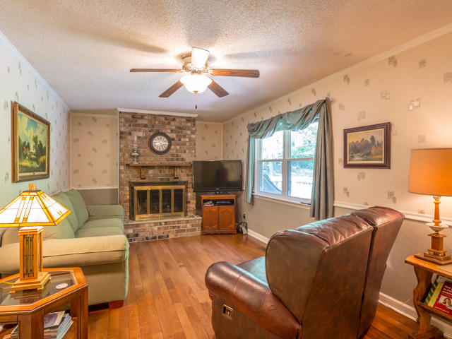 1939 Rock Bluff Road Hixson, TN 37343 - Photo 12 of 37 Family room