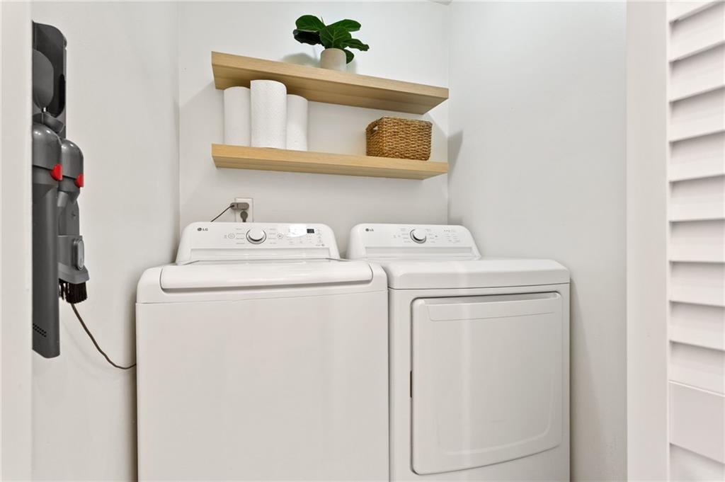 3371 King Springs Road Southeast Smyrna, GA 30080 - Photo 20 of 48 a utility room with dryer and washer