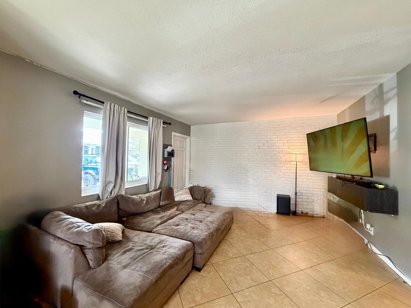 4731 Northeast 21st Terrace, Unit 2 Lighthouse Point, FL 33064 - Photo 6 of 29 431e5134-b298-4d72-a5c9-95acfb9f51a9