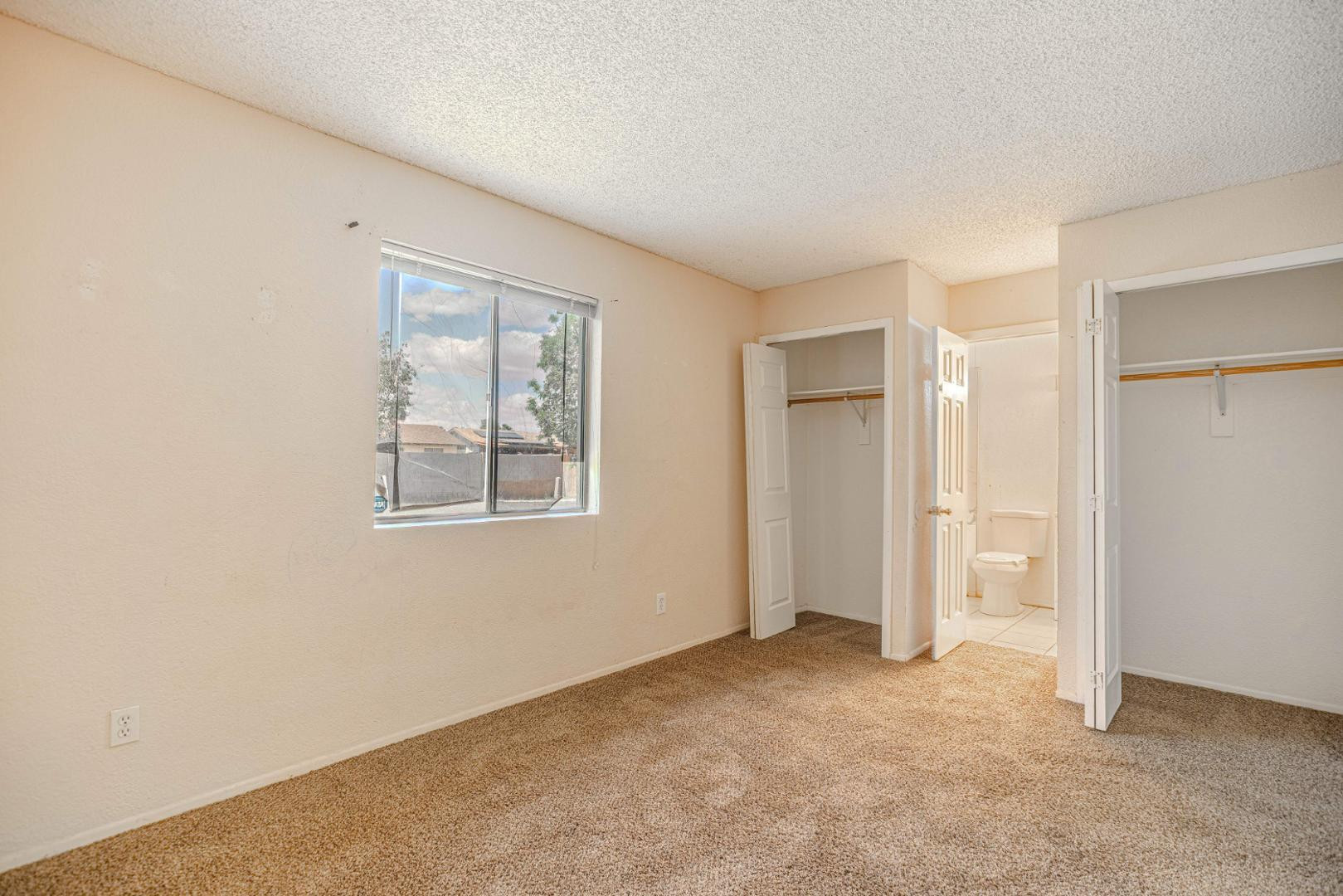 14626 North 38th Street Phoenix, AZ 85032 - Photo 7 of 13 a view of an empty room with a window
