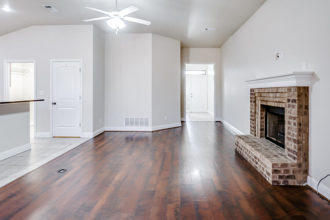 5610 113th Street Lubbock, TX 79424 - Photo 5 of 20 5610-104