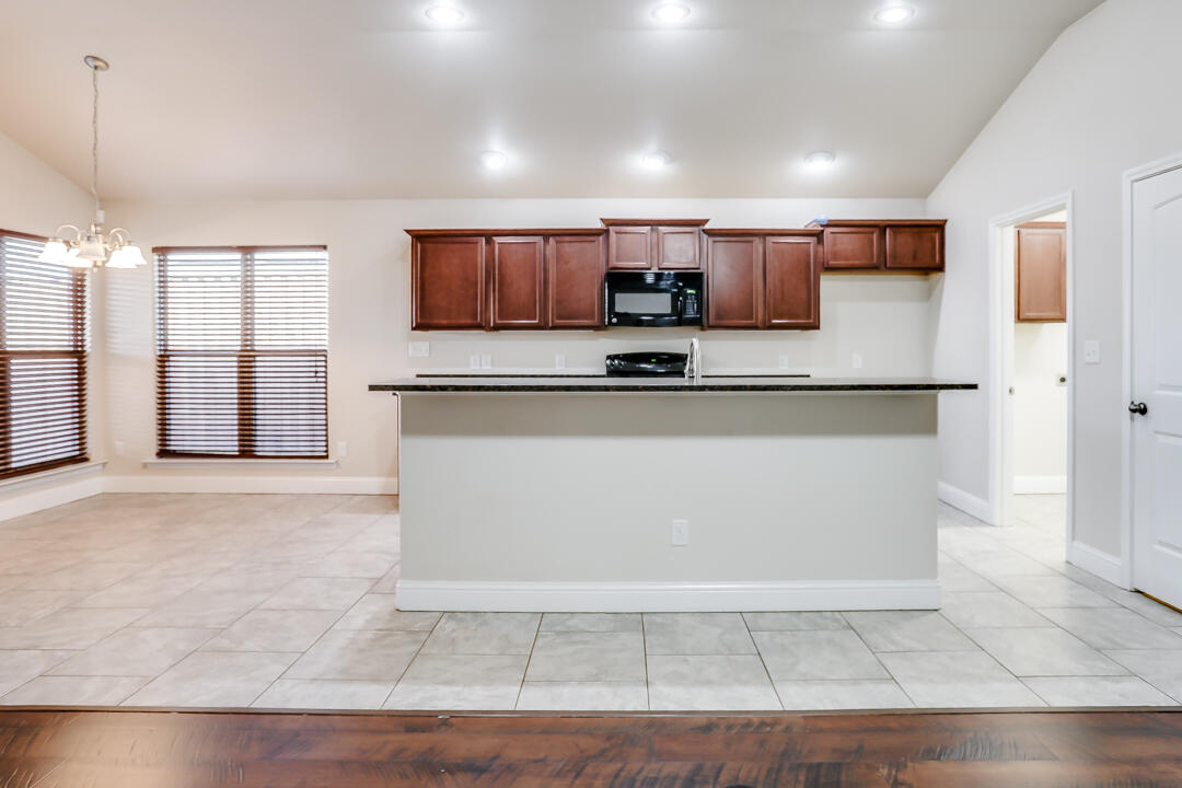 5610 113th Street Lubbock, TX 79424 - Photo 6 of 20 5610-105