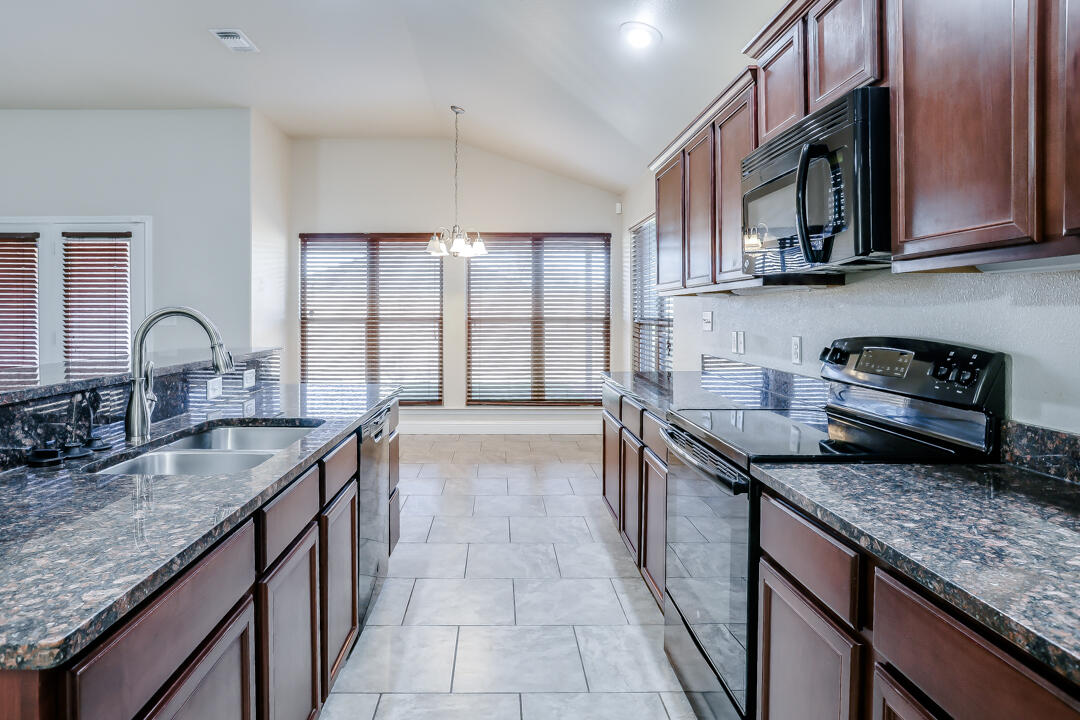 5610 113th Street Lubbock, TX 79424 - Photo 8 of 20 5610-107