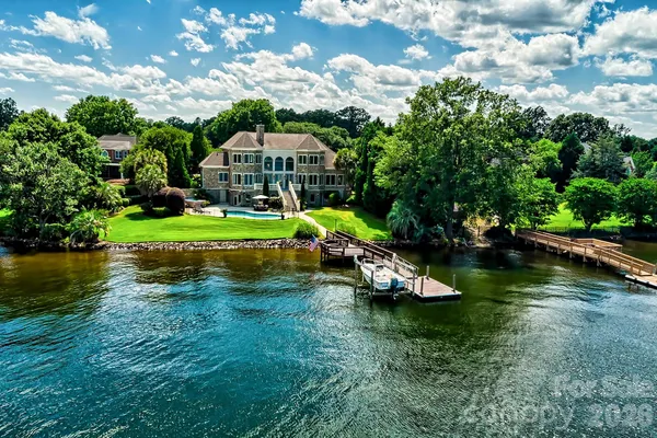 a view of a house with a yard table and chairs