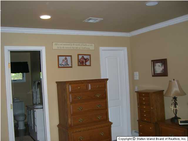 409 Beach Road Staten Island, NY 10312 - Photo 12 of 20 Additional Photo
