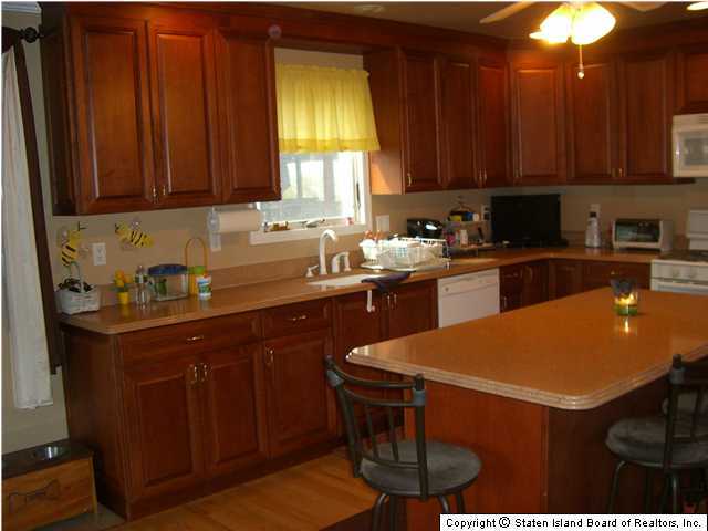 409 Beach Road Staten Island, NY 10312 - Photo 5 of 20 Additional Photo