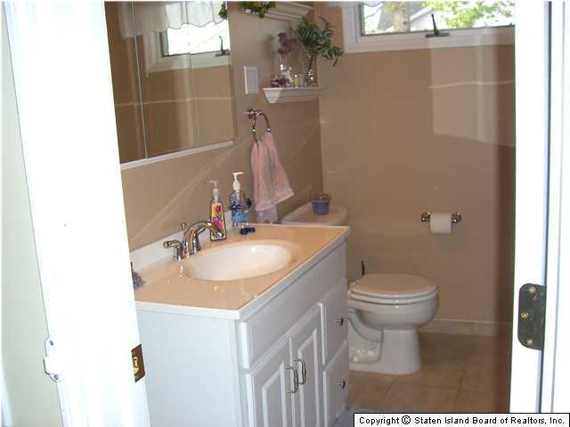 409 Beach Road Staten Island, NY 10312 - Photo 8 of 20 Additional Photo