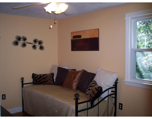 11 Line Road Reading, MA 01867 - Photo 9 of 13 Gallery Image 9