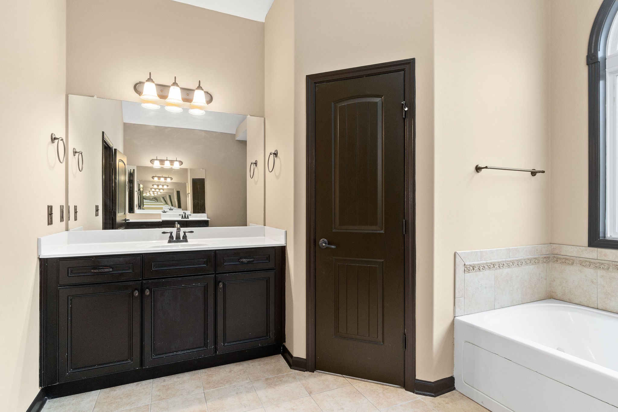 721 Needmore Road Clarksville, TN 37040 - Photo 24 of 40 a bathroom with a sink vanity tub and a mirror