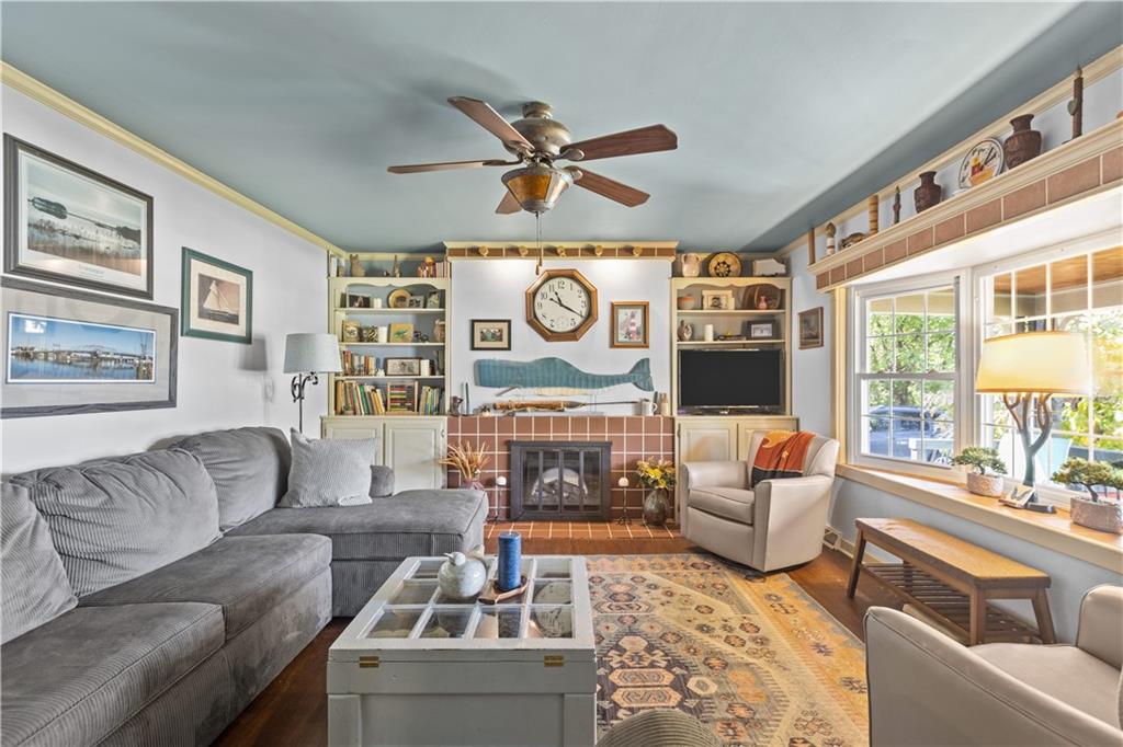 2172 Mercer Road New Brighton, PA 15066 - Photo 22 of 35 a living room with furniture and a large window