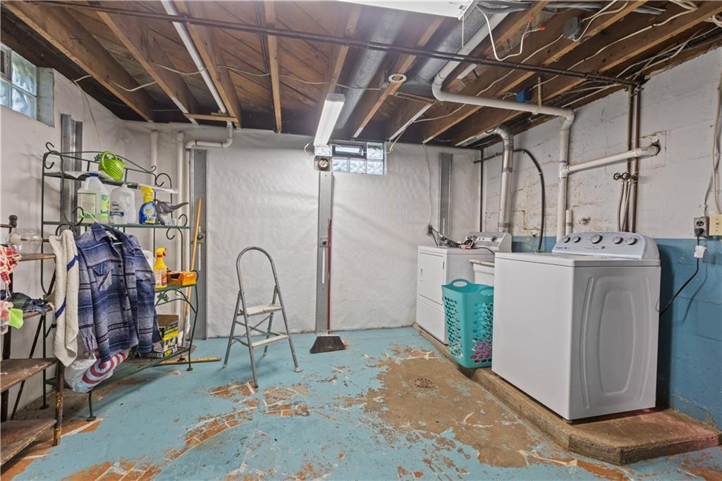 2172 Mercer Road New Brighton, PA 15066 - Photo 33 of 35 a utility room with dryer and washer
