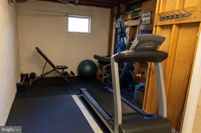 a view of a entryway with storage