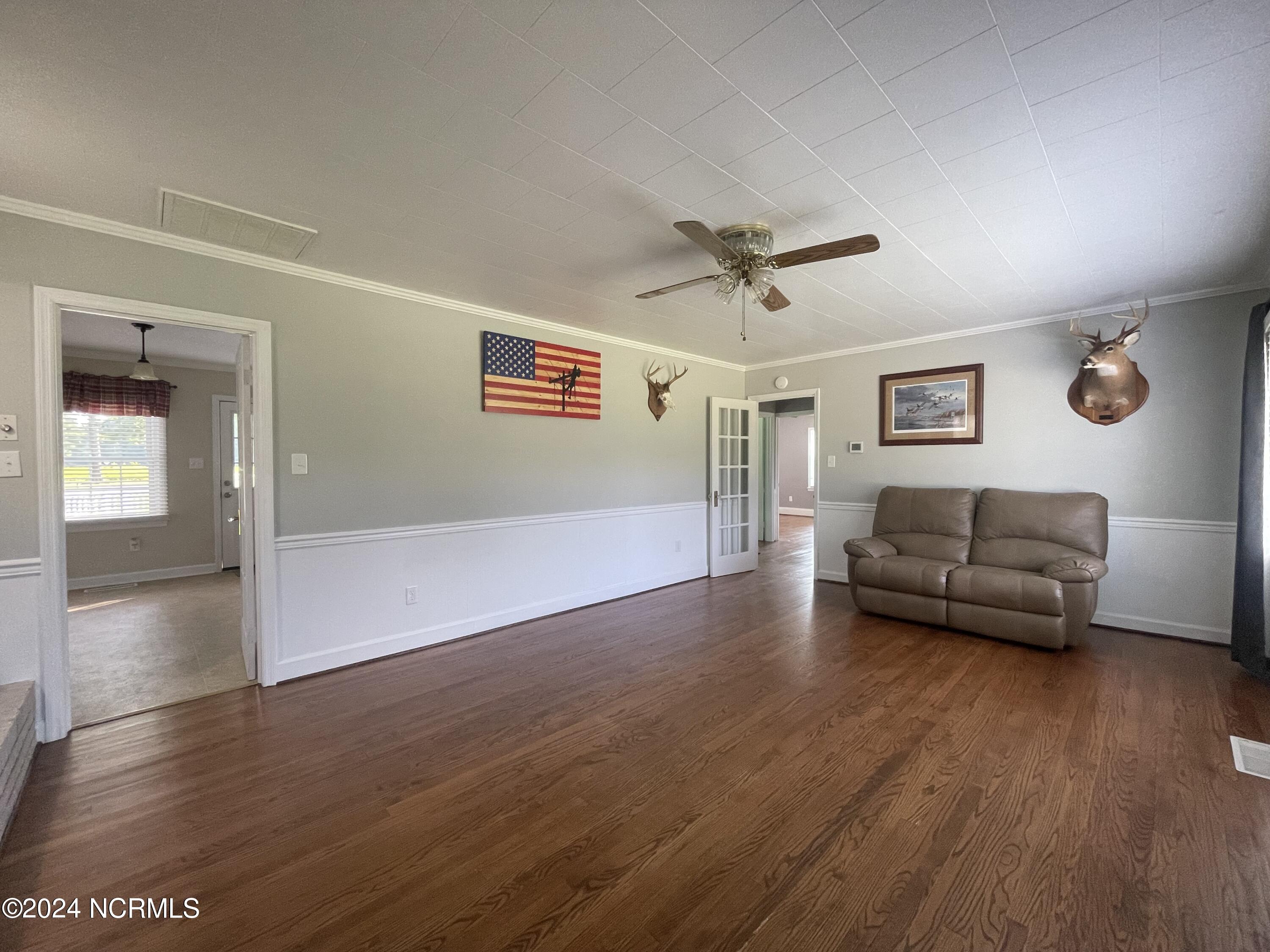 2520 Dan Peele Road Williamston, NC 27892 - Photo 19 of 47 Living Room