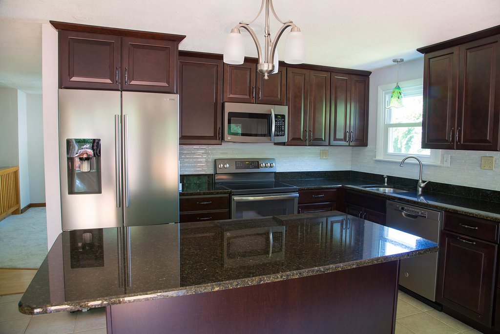 18 A Bellamy Road Dover, NH 03820 - Photo 3 of 37