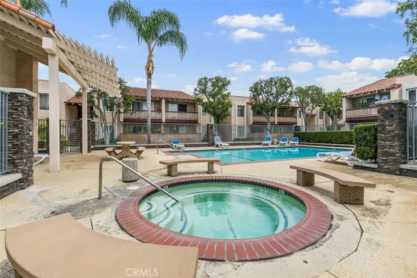 $499,999 | 700 West La Veta, Unit M3, Orange, CA 92868