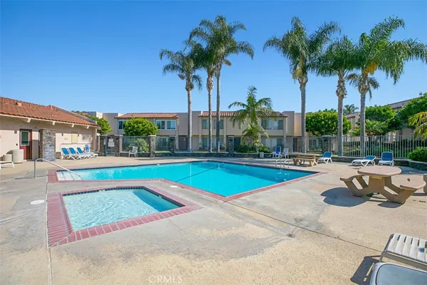 $499,999 | 700 West La Veta, Unit M3, Orange, CA 92868