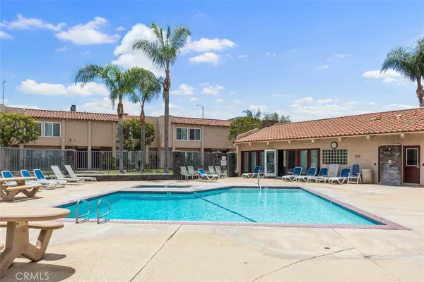 $499,999 | 700 West La Veta, Unit M3, Orange, CA 92868