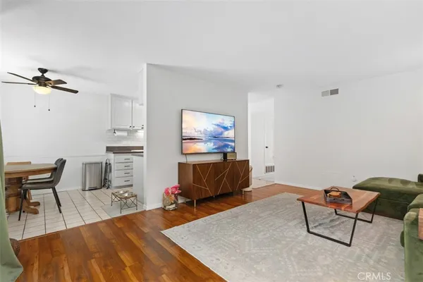$499,999 | 700 West La Veta, Unit M3, Orange, CA 92868
