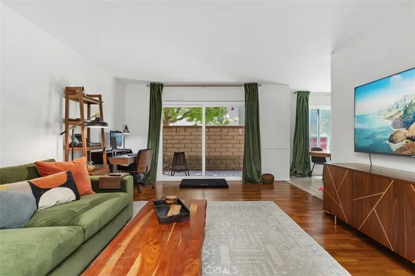$499,999 | 700 West La Veta, Unit M3, Orange, CA 92868
