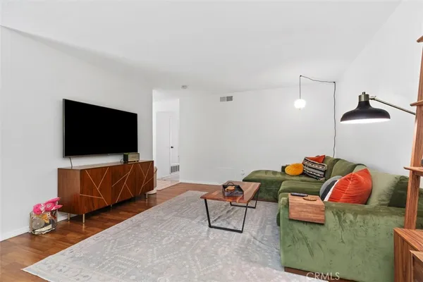 $499,999 | 700 West La Veta, Unit M3, Orange, CA 92868