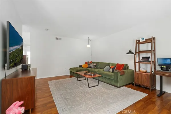 $499,999 | 700 West La Veta, Unit M3, Orange, CA 92868