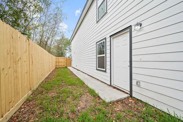 a view of a backyard with pathway