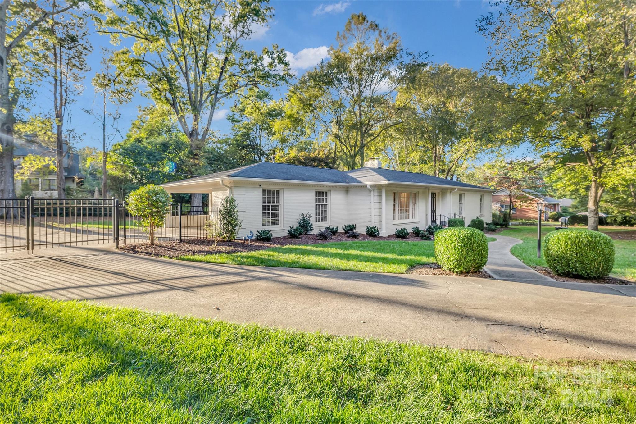 127 Renwick Road Charlotte, NC 28211 - Photo 3 of 17 Gallery Image 3