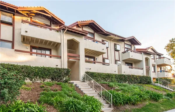 $379,000 | 18028 Saratoga Way, Unit 557, Canyon Country, CA 91387