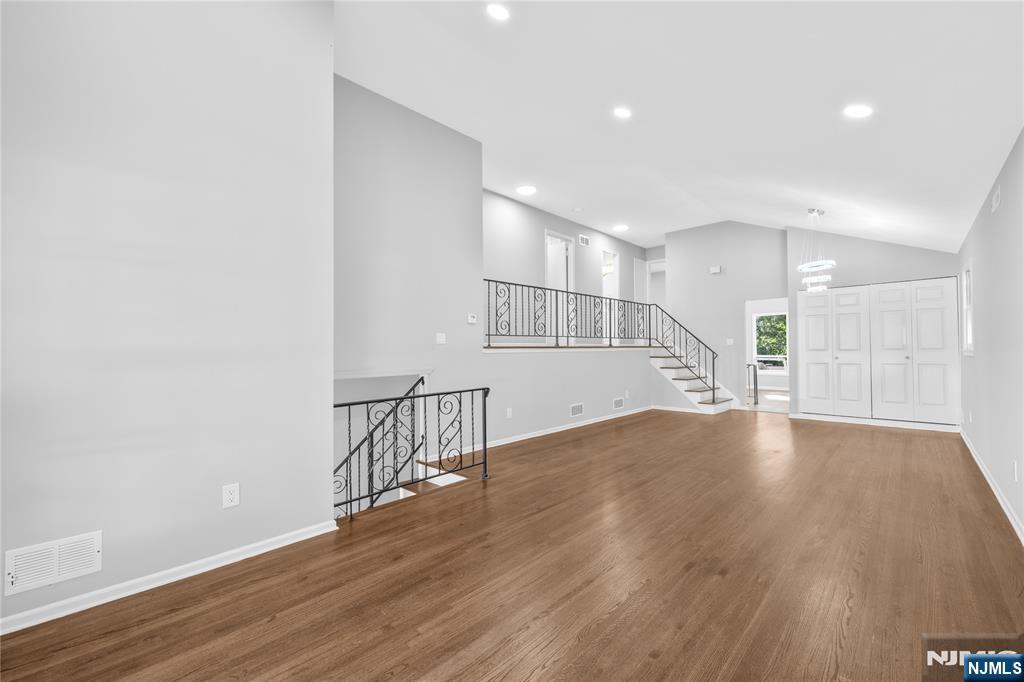 11 Hampton Place Nutley, NJ 07110 - Photo 23 of 46