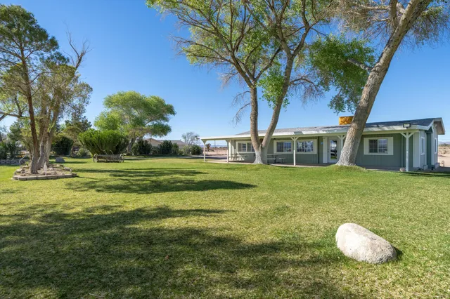 a view of a house with a backyard