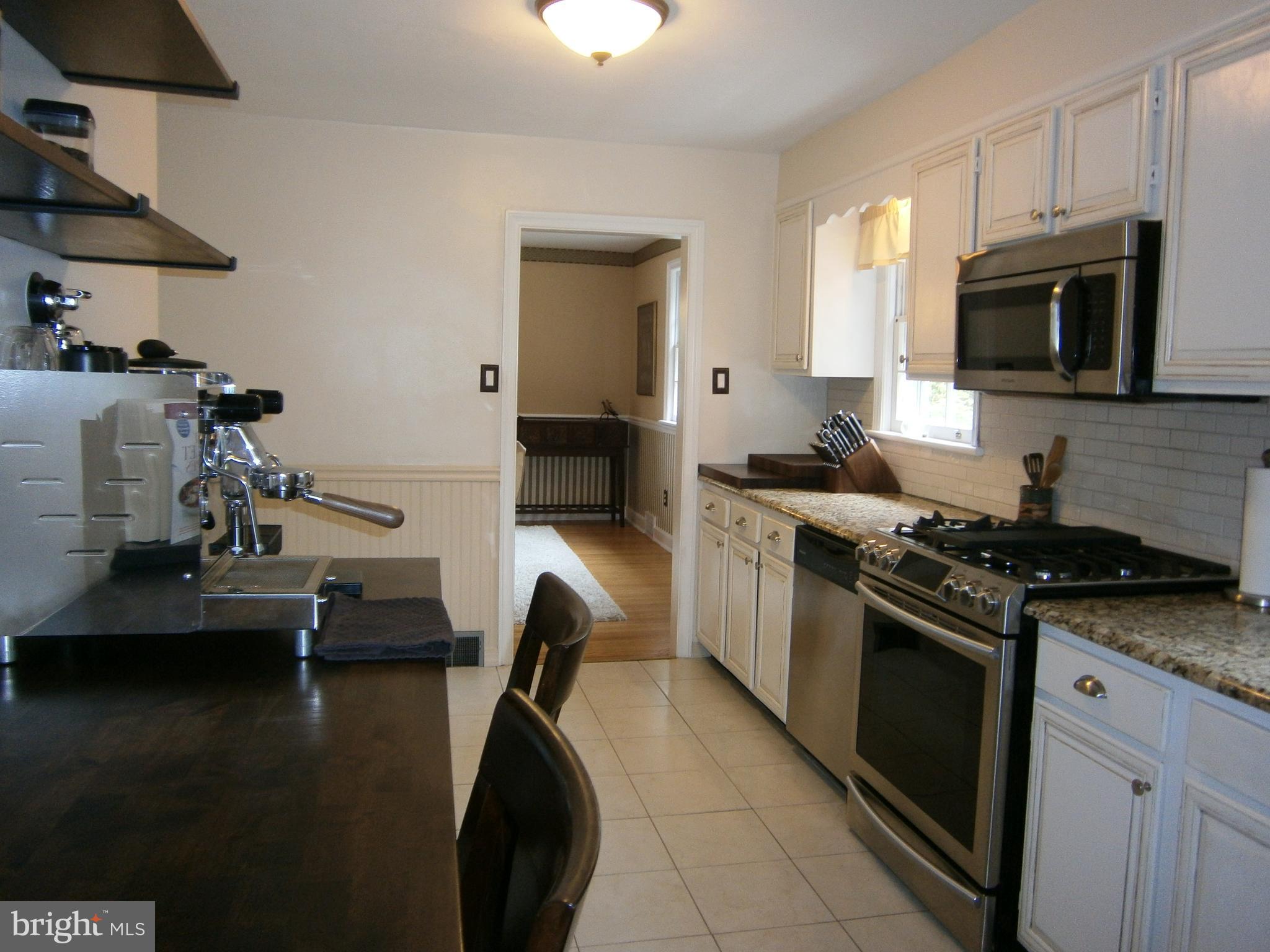 324 Cherry Lane Glenside, PA 19038 - Photo 10 of 34