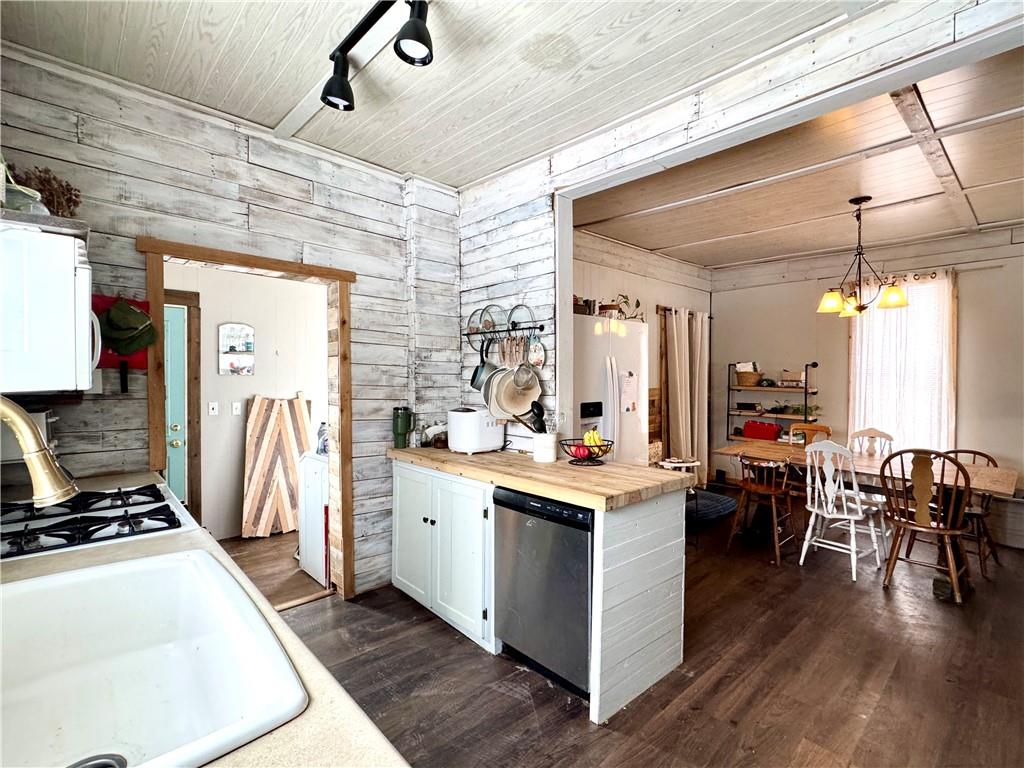 421 West Diamond Street Butler, PA 16001 - Photo 9 of 44