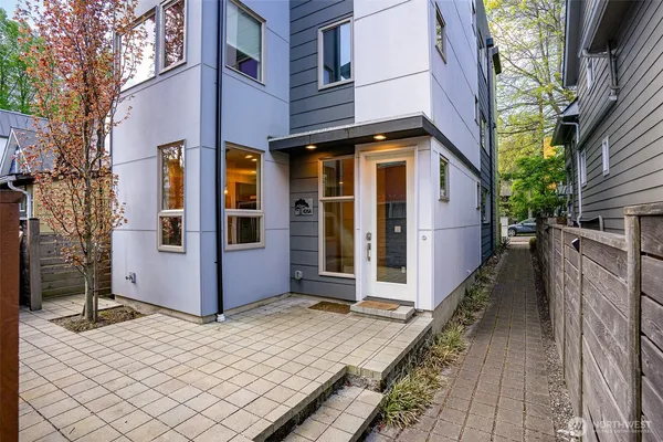$3,850 | 426 26th Avenue South, Unit A, Seattle, WA 98144