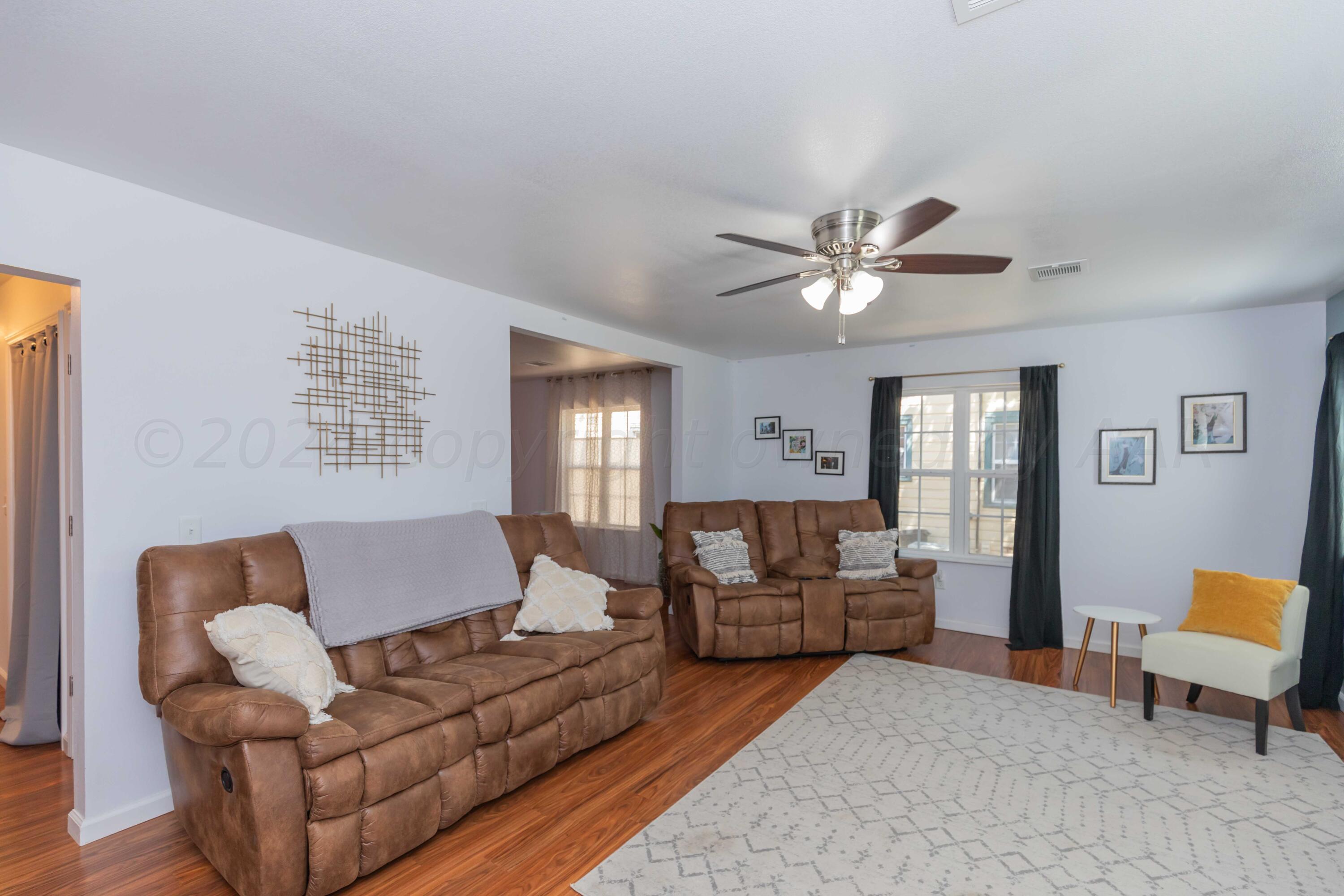 3002 South Polk Street Amarillo, TX 79109 - Photo 5 of 36 a living room with furniture