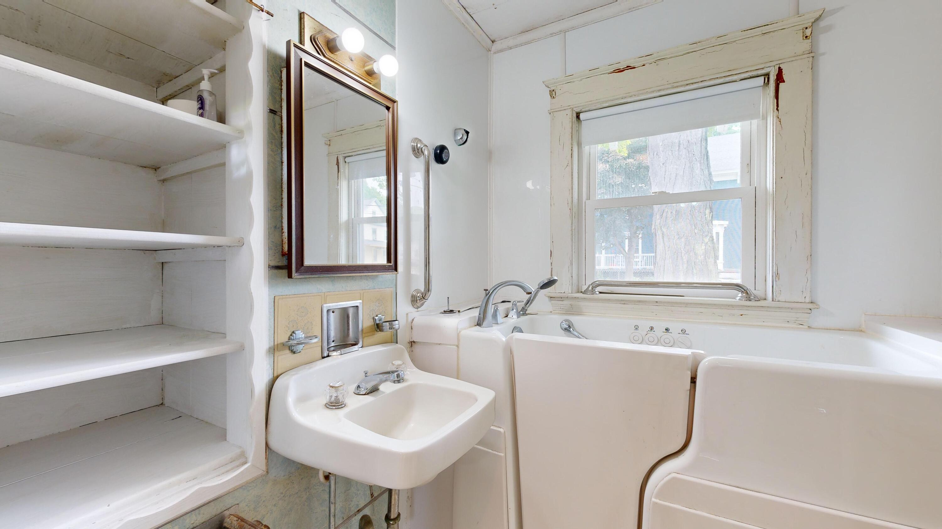 124 Spring Street Gardiner, ME 04345 - Photo 21 of 38 124-Spring-St-Gardiner-ME-04345-06172024